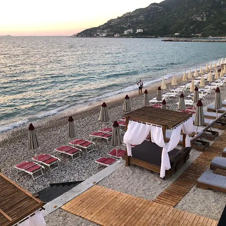 Dukes Albania Hotel Radhimë