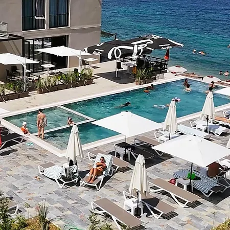 Dukes Albania Radhimë