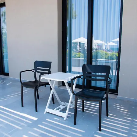 Dukes Albania Hotel *