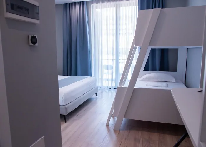 Dukes Albania Hotel *